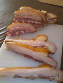 It's hard to describe the freshness of home-made bacon. The quality is amazing.