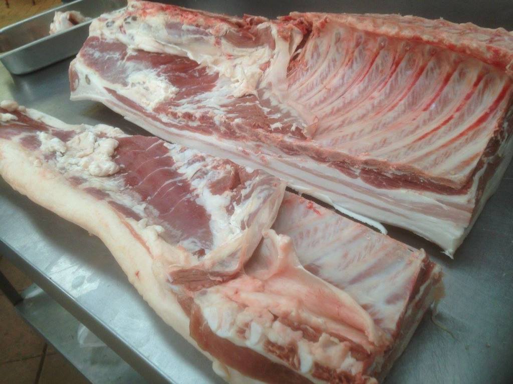 Separating belly and loin.