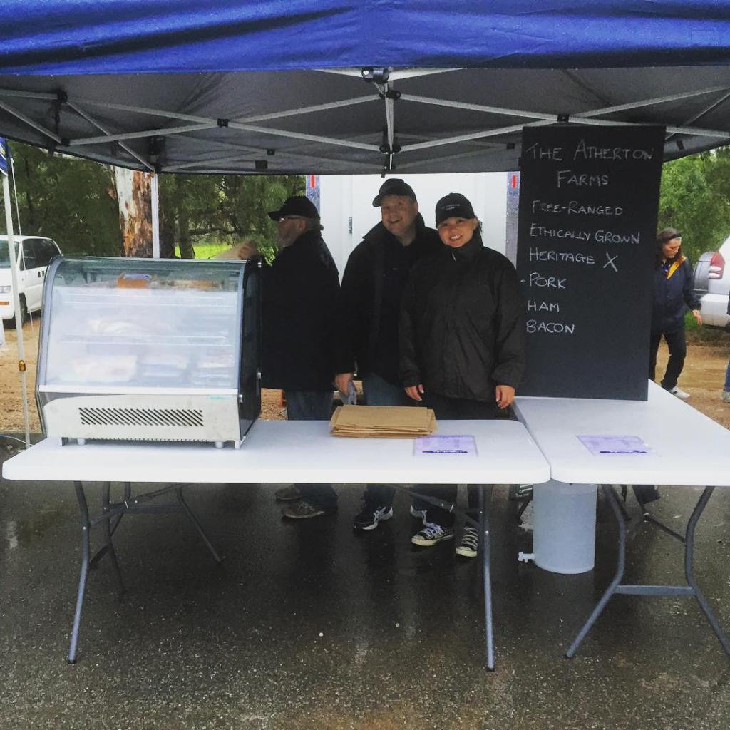 Who is that good looking couple?!